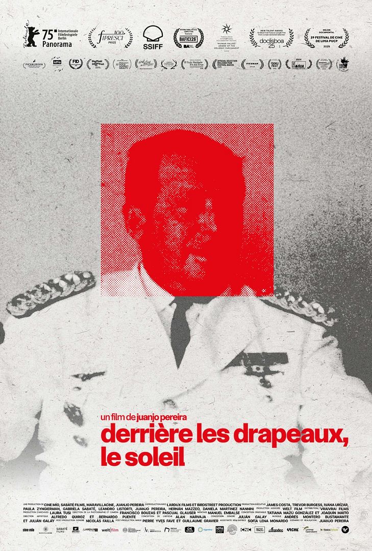 Derriere les drapeaux, le soleil
