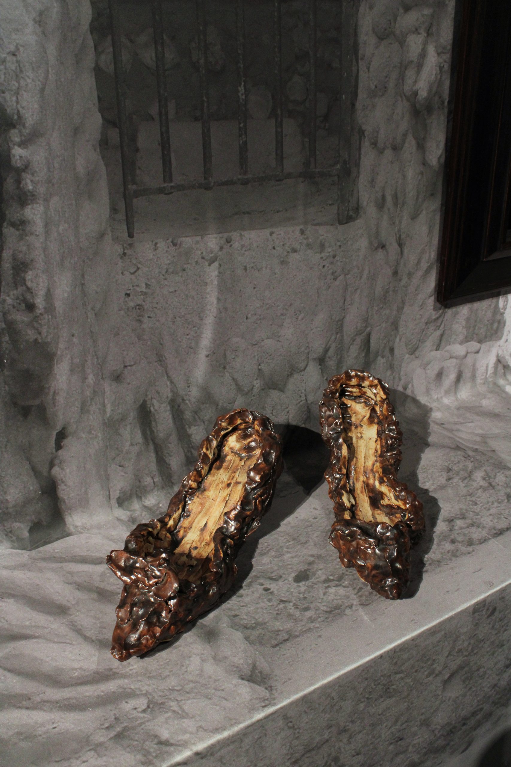 Les Ballades, 2018, sculpture, céramique émaillée, 13 x 13,5 x 41,5 cm (x 2). Inv. 2025.2. Collection Centre d’art Madeleine Lambert, Vénissieux. Les Ballades, 2018, sculpture, céramique émaillée, 13 x 13,5 x 41,5 cm (x 2). Inv. 2025.2. Collection Centre d’art Madeleine Lambert, Vénissieux.